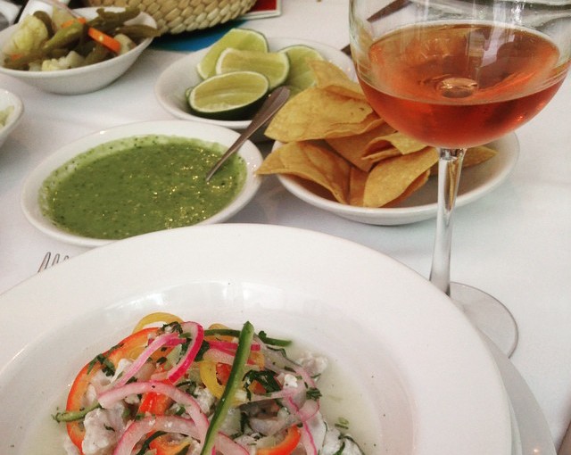 V Rosado con Ceviche al limón